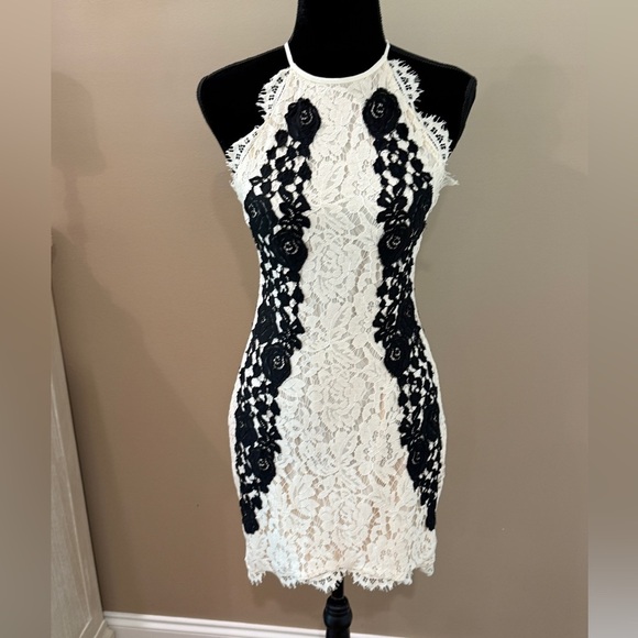 Women’s SAYLOR Alexis dress in cream & black lace. Size Small - Picture 3 of 10